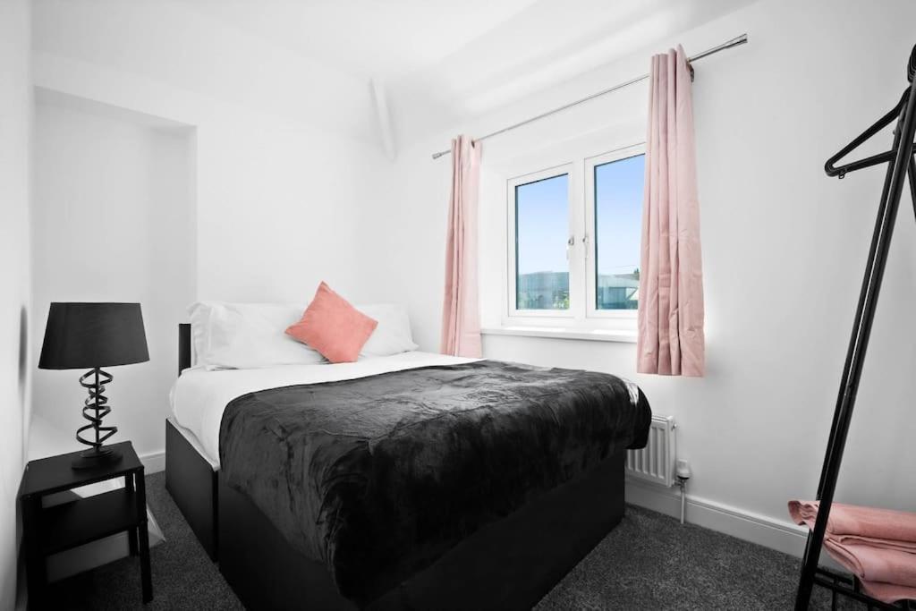 Family Contractors 3 Bed House Free Parking Sleeps7 Сasa de vacaciones