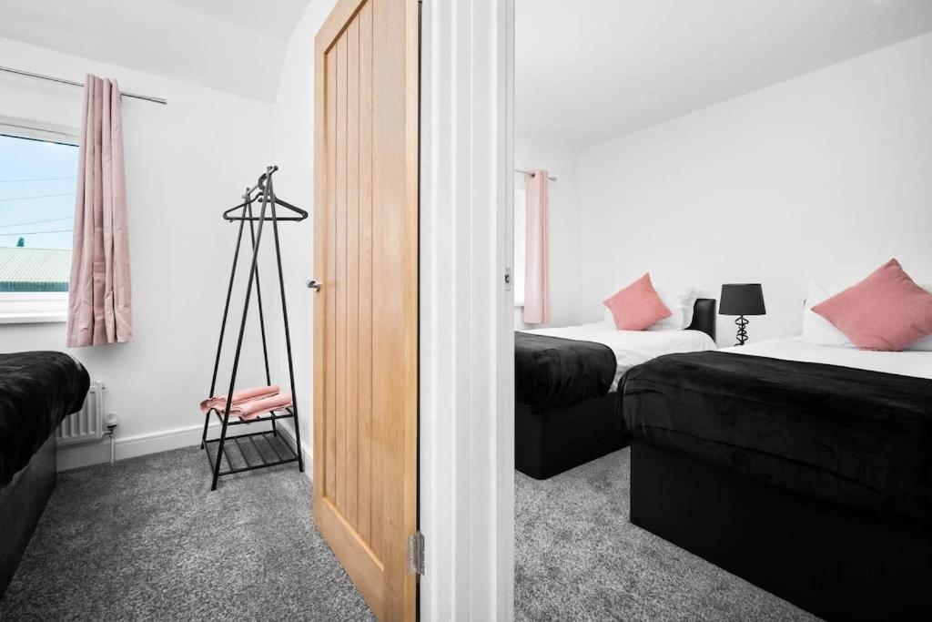 Family Contractors 3 Bed House Free Parking Sleeps7 *